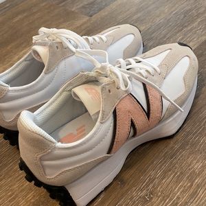 New Balance 327– never worn!